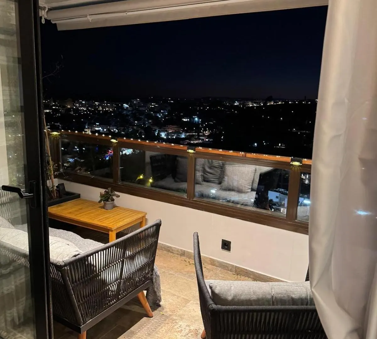 Apartment With Views Near Puerto Banus マルベーリャ